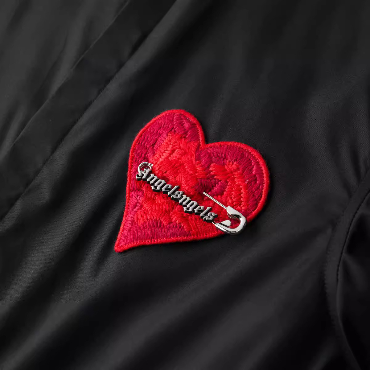 Marque tricoté amour broderie  - Streetwear Brand Trends avis et prix