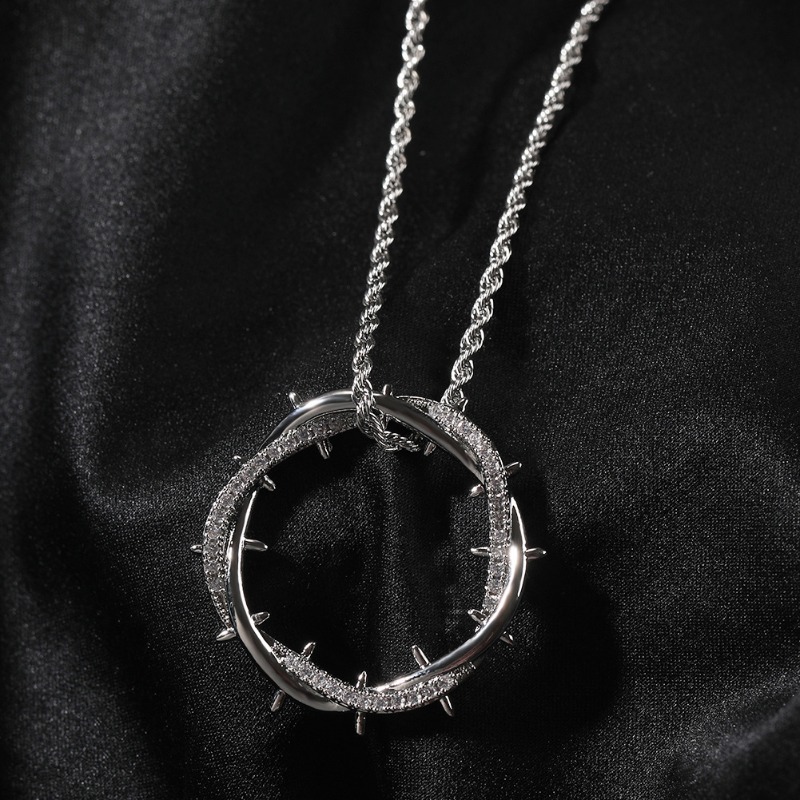 Collier pendentif couronne de  - Streetwear Brand Accessories avis et prix