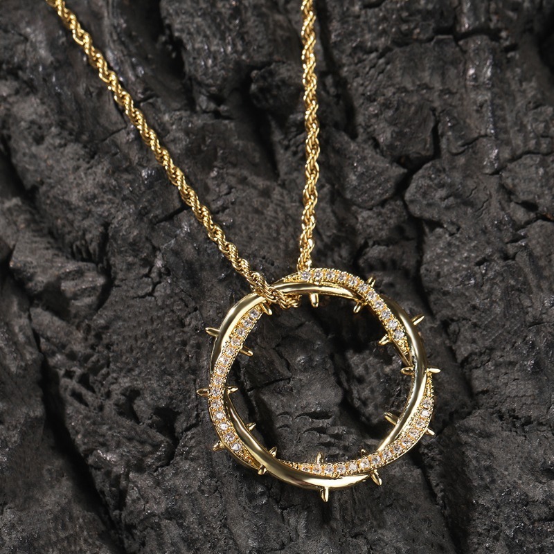 Collier pendentif couronne de  - Streetwear Brand Accessories avis et prix